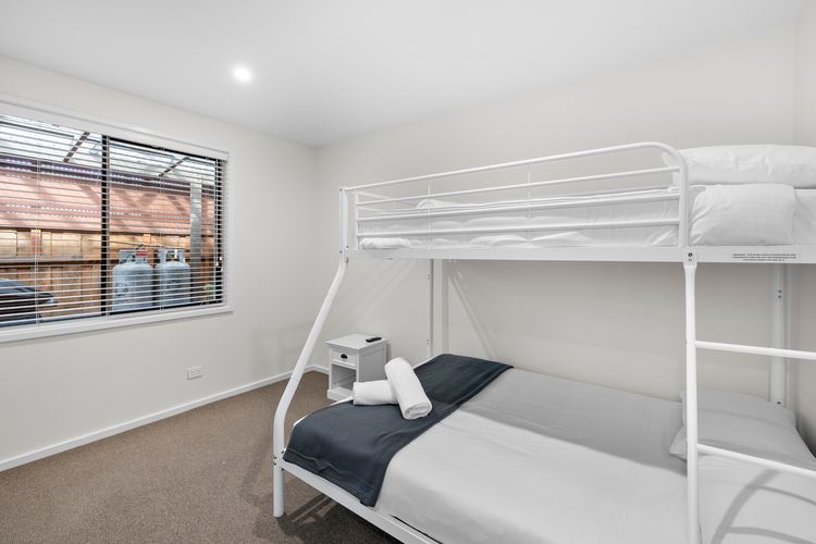 Cosy Esplanade Unit 8 | Steps to Beach & Cafes