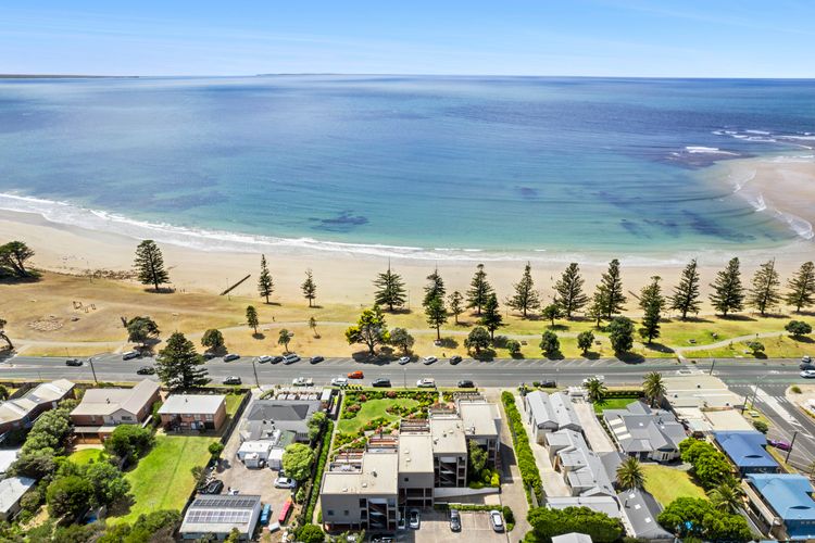 Esplanade Absolute Beach Frontage 12-20