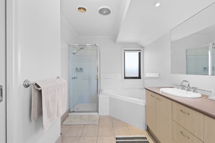 Beach Road Retreat | Pet Friendly Walk to Beach