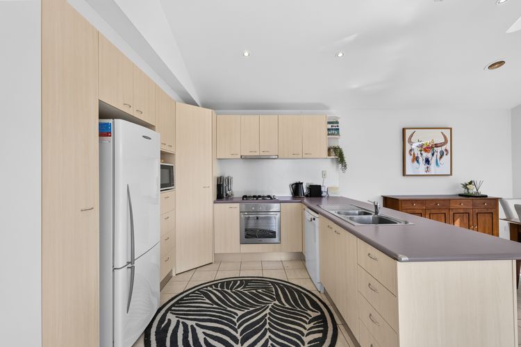 Beach Road Retreat | Pet Friendly Walk to Beach