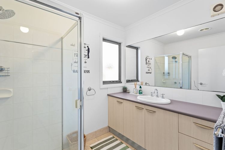 Beach Road Retreat | Pet Friendly Walk to Beach