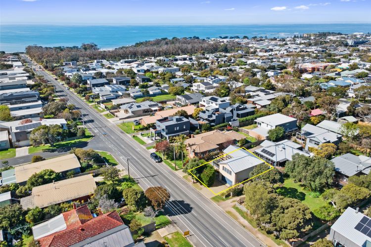 Beach Road Retreat | Pet Friendly Walk to Beach