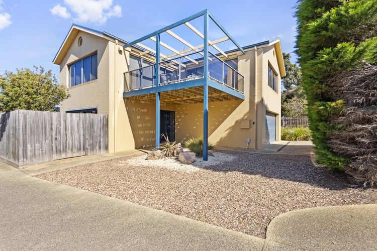 Beach Road Retreat | Pet Friendly Walk to Beach