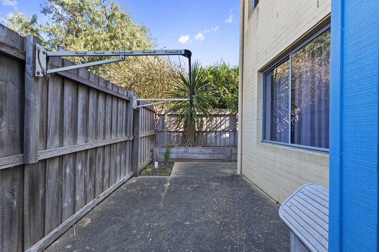 Beach Road Retreat | Pet Friendly Walk to Beach