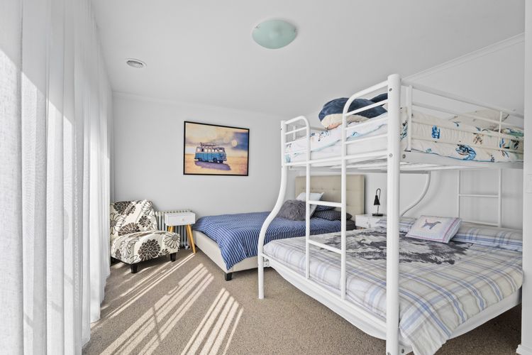 Beach Road Retreat | Pet Friendly Walk to Beach
