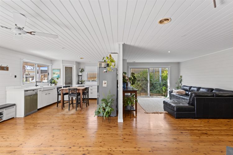Sunset Surf Retreats | 500m to Beach Pet Friendly with Spa