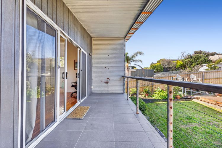Sunset Surf Retreats | 500m to Beach Pet Friendly with Spa