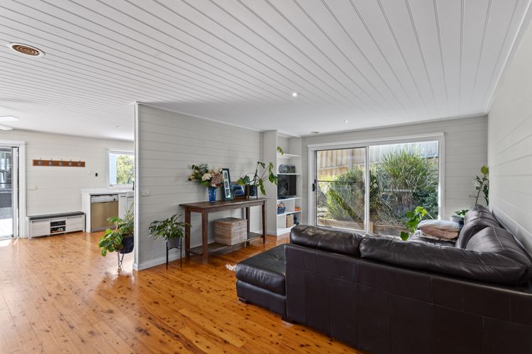 Sunset Surf Retreats | 500m to Beach Pet Friendly with Spa
