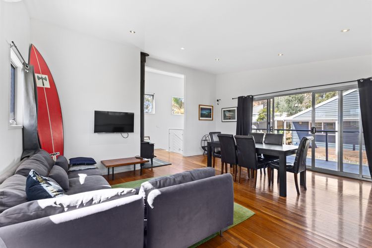 Sunset Surf Retreats | 500m to Beach Pet Friendly with Spa