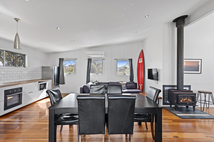 Sunset Surf Retreats | 500m to Beach Pet Friendly with Spa