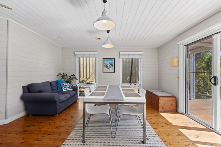 Sunset Surf Retreats | 500m to Beach Pet Friendly with Spa