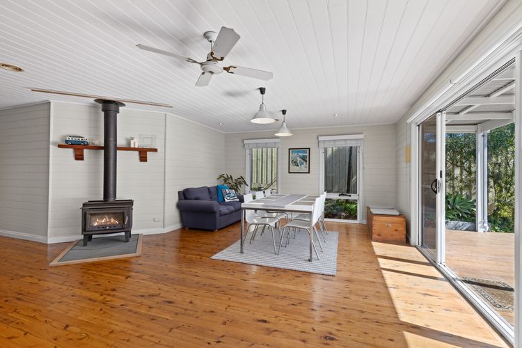 Sunset Surf Retreats | 500m to Beach Pet Friendly with Spa