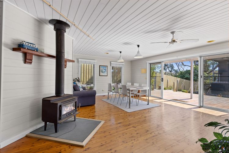 Sunset Surf Retreats | 500m to Beach Pet Friendly with Spa
