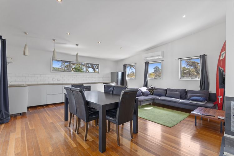 Sunset Surf Retreats | 500m to Beach Pet Friendly with Spa
