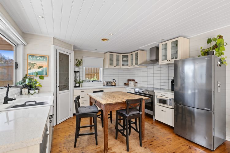 Sunset Surf Retreats | 500m to Beach Pet Friendly with Spa