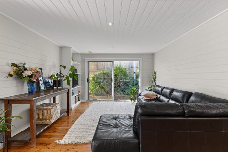 Sunset Surf Retreats | 500m to Beach Pet Friendly with Spa