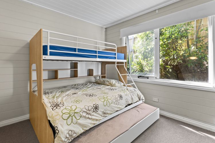 Sunset Surf Retreats | 500m to Beach Pet Friendly with Spa