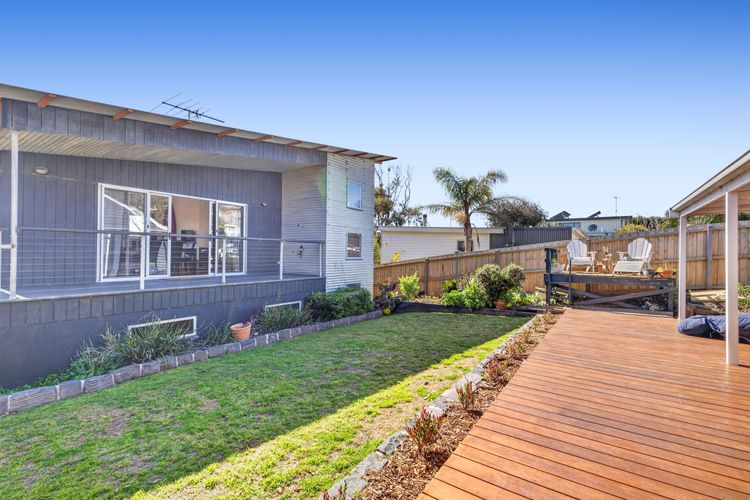 Sunset Surf Retreats | 500m to Beach Pet Friendly with Spa