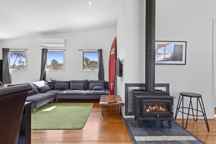 Sunset Surf Retreats | 500m to Beach Pet Friendly with Spa
