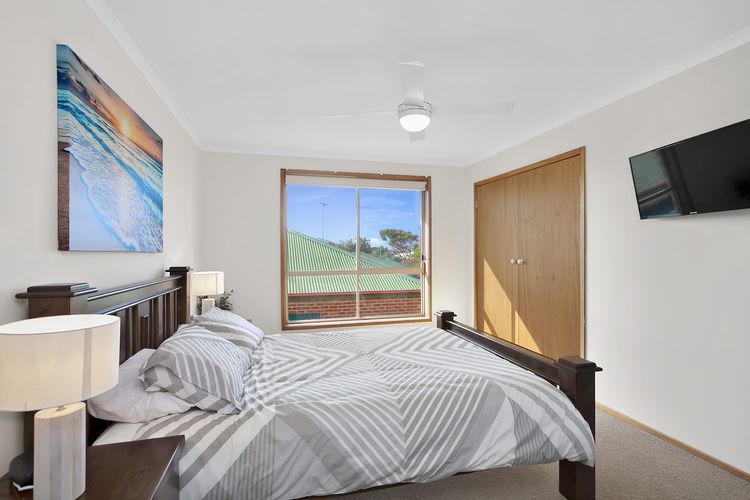 Family Coastal Comfort | 14 guests Walk to Beach