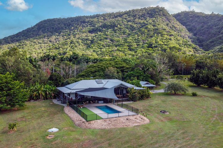 Port Douglas Valley Magic