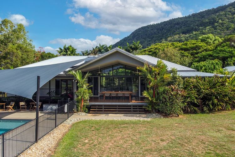 Port Douglas Valley Magic