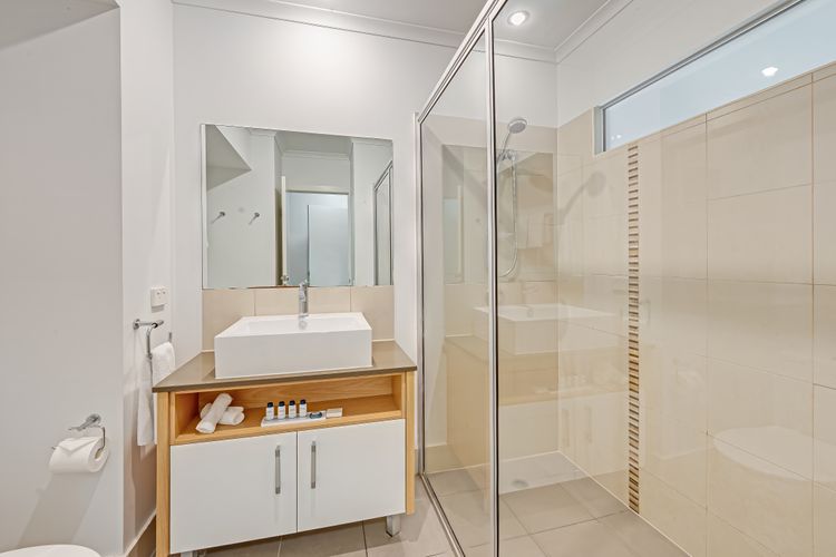 1105 Oaks Resort – Hotel Room