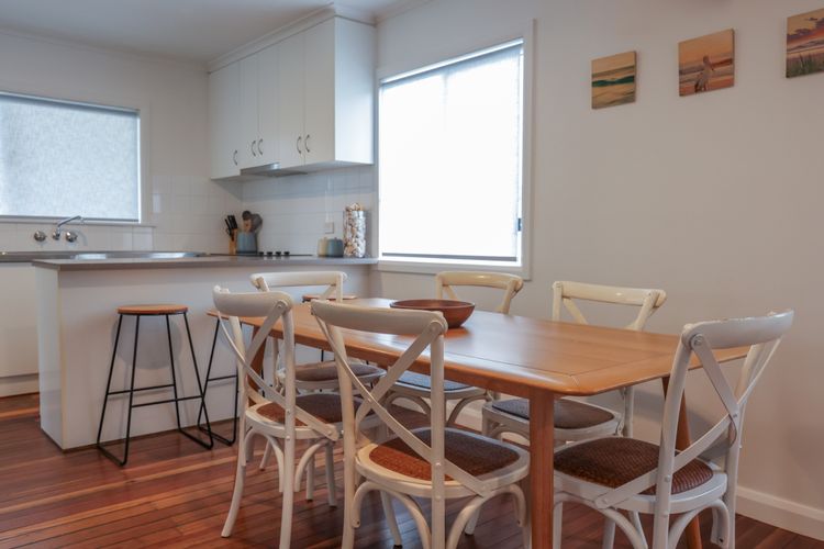 Bungalow Blue – 8 Illawong Lane