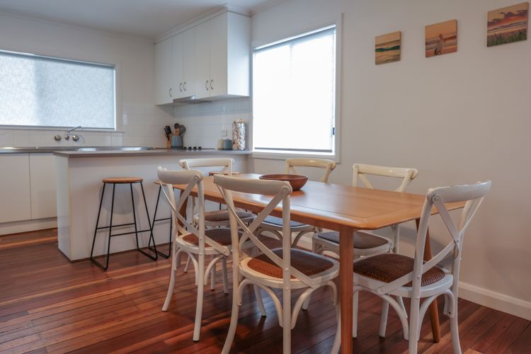 Bungalow Blue – 8 Illawong Lane