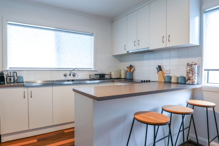 Bungalow Blue – 8 Illawong Lane