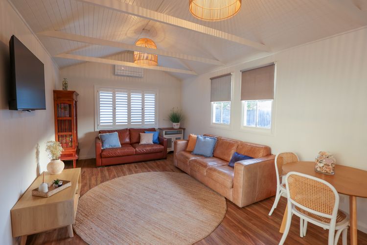 Bungalow Blue – 8 Illawong Lane