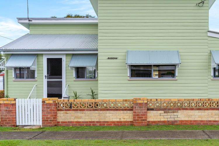 Rosena – The Classic Beach House – 5 Cashmore Street