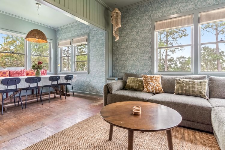 Seashells – 47 Park Street