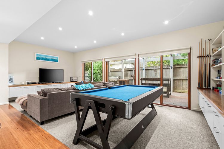 9 Doors From Front Beach