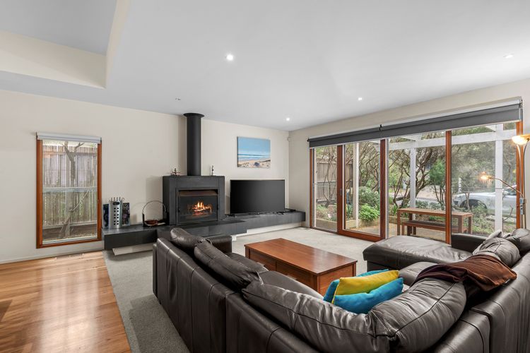 9 Doors From Front Beach