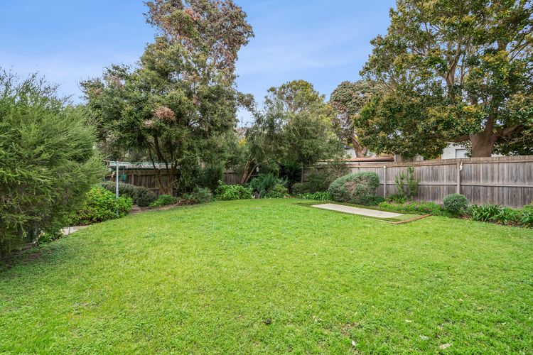 9 Doors From Front Beach