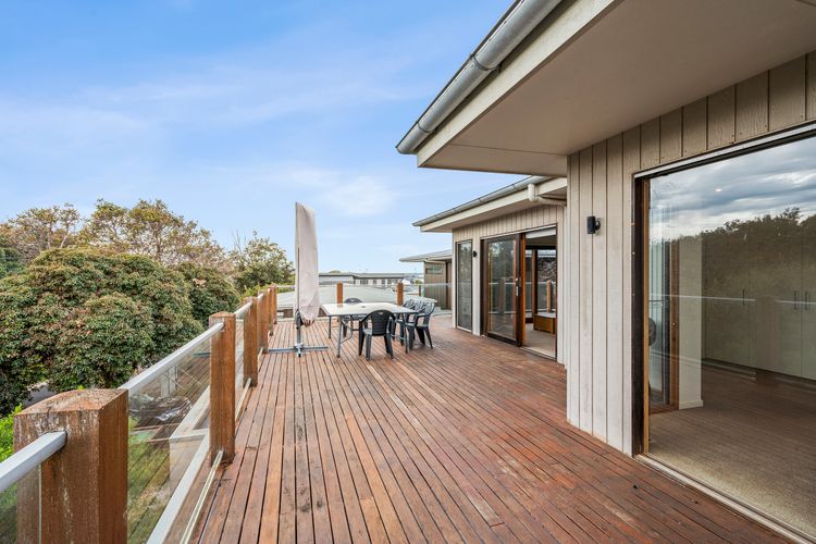 9 Doors From Front Beach