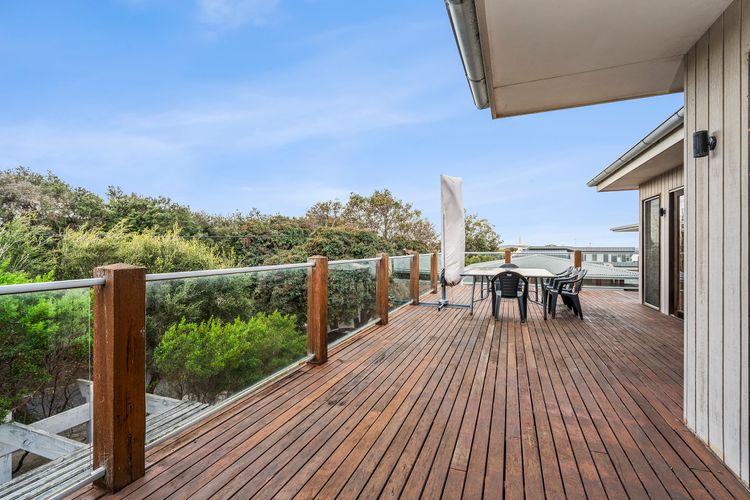 9 Doors From Front Beach