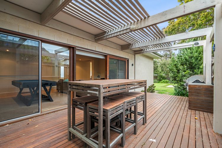 9 Doors From Front Beach