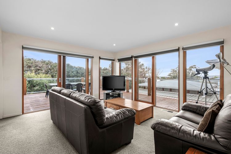 9 Doors From Front Beach