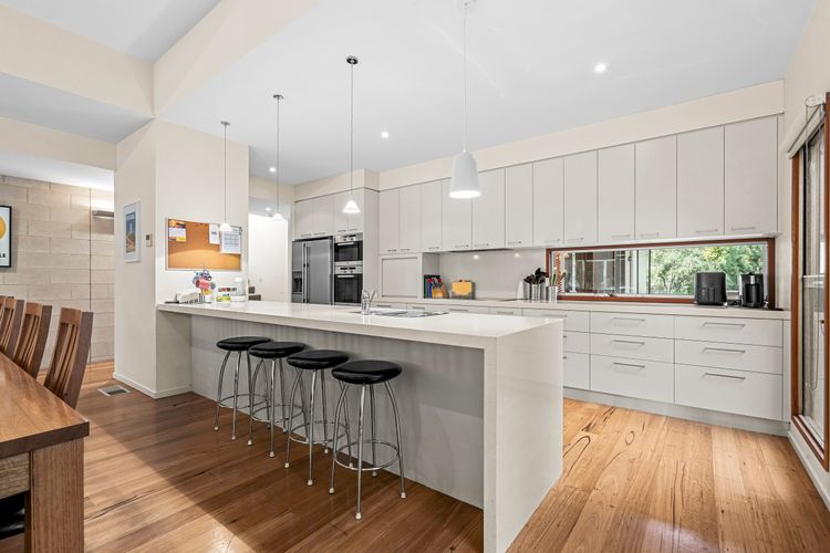 9 Doors From Front Beach