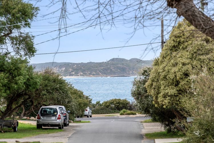 9 Doors From Front Beach