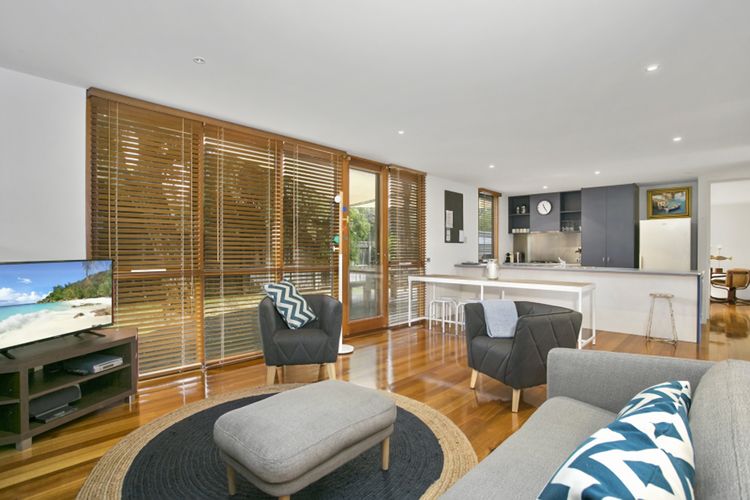 Waves at Back Beach 1