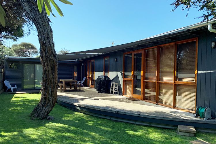 Waves at Back Beach 1