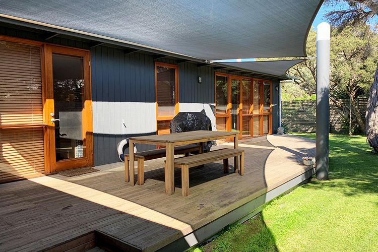 Waves at Back Beach 1