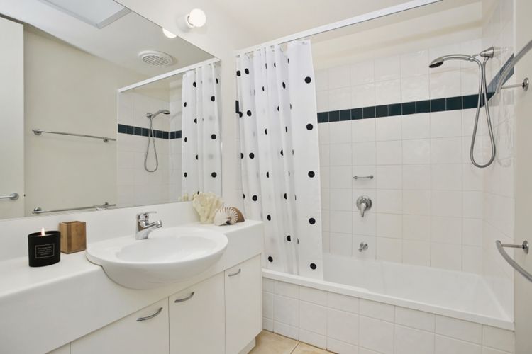 Waves at Back Beach 1