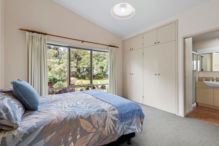 Lonsdale Back Beach Retreat