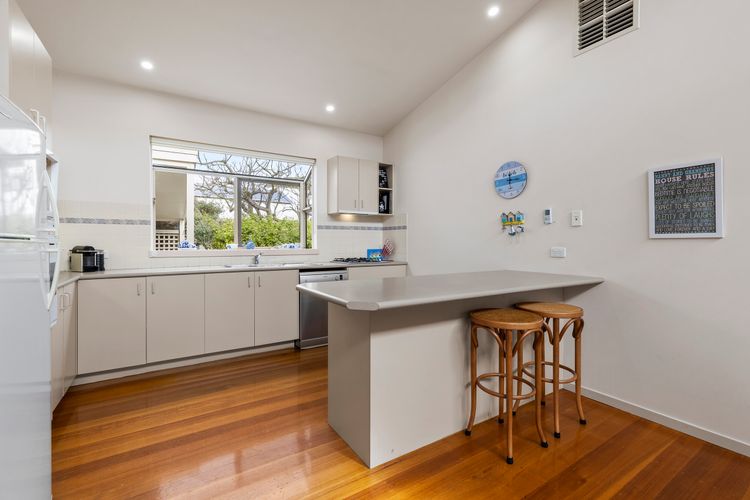 Lonsdale Back Beach Retreat