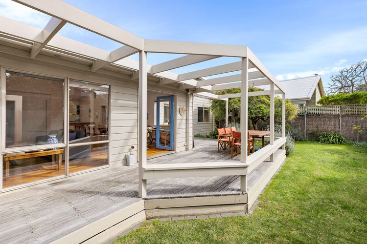 Lonsdale Back Beach Retreat