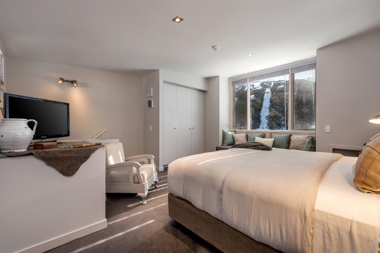 Big Nanook – Squatters 32